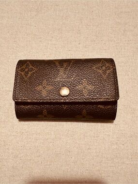 Louis Vuitton | Key Holder | LV Monogram Pattern 6 Key Holder